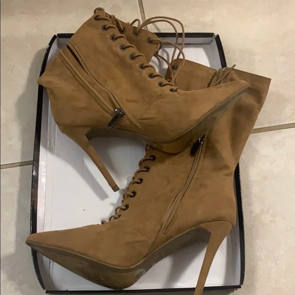 Women heel lace up boots